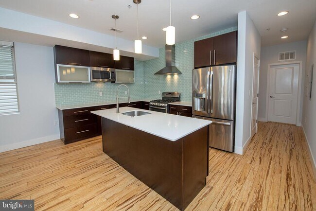 Building Photo - 908 N 16th St