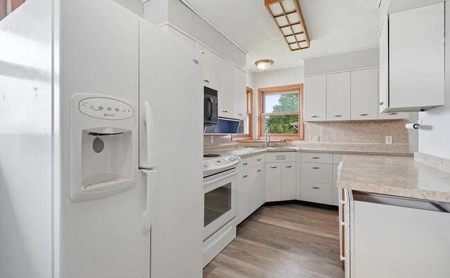 Kitchen - 1672 10th St NW