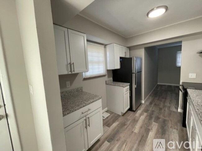 Building Photo - Amazing 3 bedroom, 1.5 bathroom house in F...