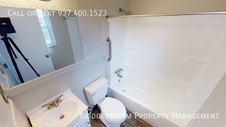 Building Photo - Updated 1 bedroom, 1 bath in Northwest Dayton