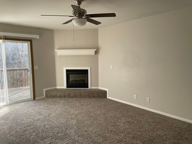 Foto del edificio - Beautiful Town Home in Park Hill School Di...