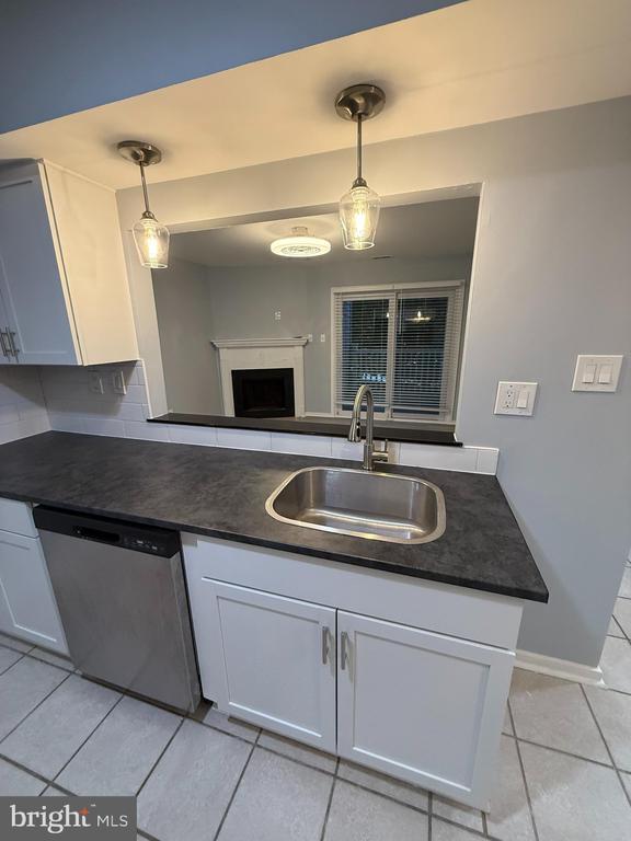 Building Photo - 313 Gregorys Way