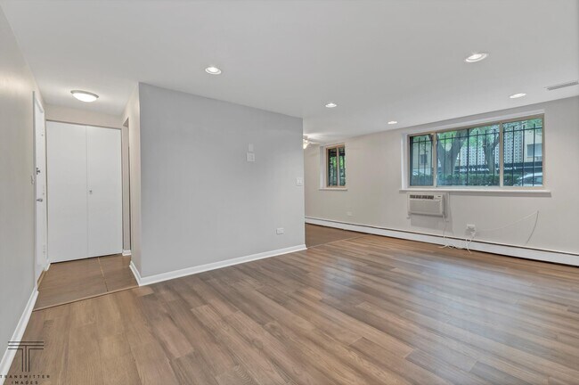 Building Photo - 2629 N Hampden Ct