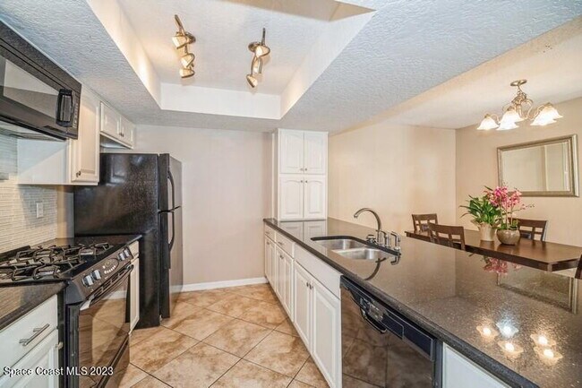 Building Photo - 2-bedroom, 2-bathroom rental
