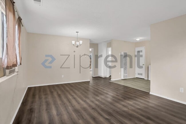 Foto del edificio - 16025 L St