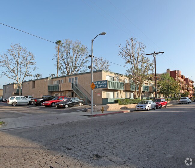 Alpine Terrace Apartment Homes Canoga Park Ca Apartments Com