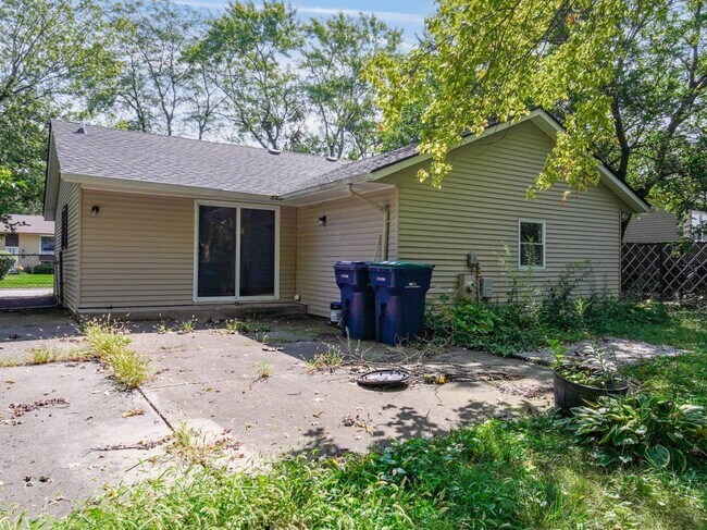 Building Photo - 946 Harvard Ln