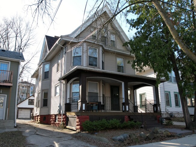 Building Photo - 1037 Jenifer St