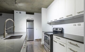 Building Photo - 1414-1414 Rue Chomedey