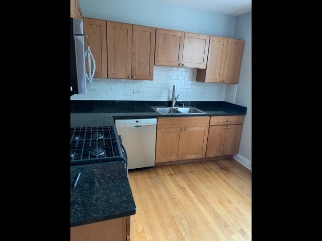 Primary Photo - 4342 N Mozart St