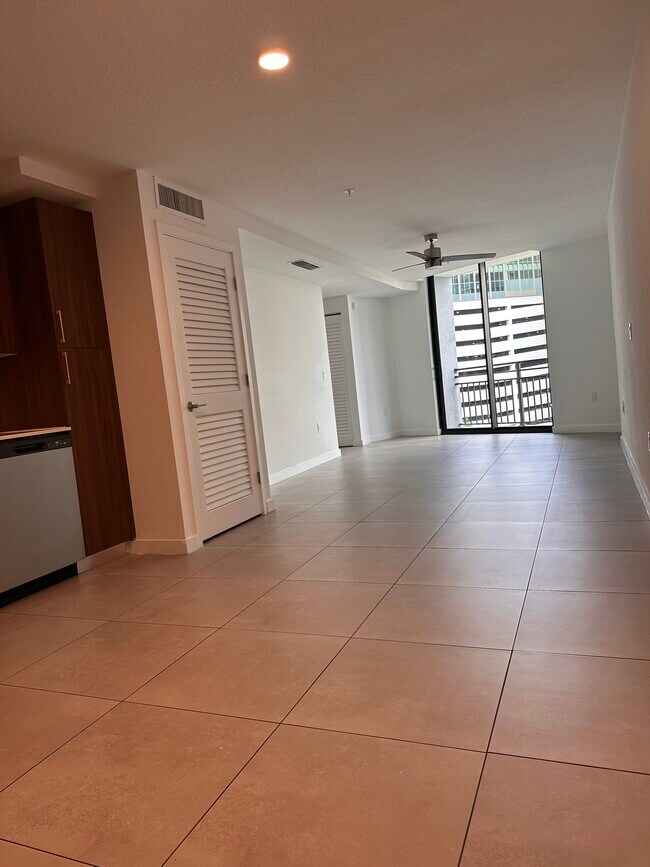 Foto del edificio - 1234 NW 8th Ct