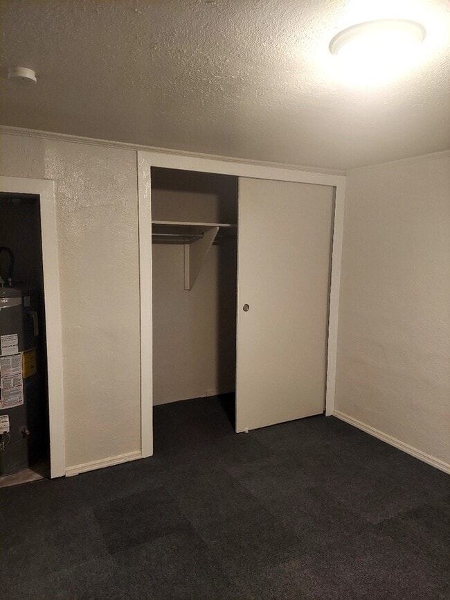 Foto del edificio - 702 Miller St