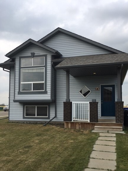 Building Photo - 4 Bed 2 Bath Unit in Olds, AB