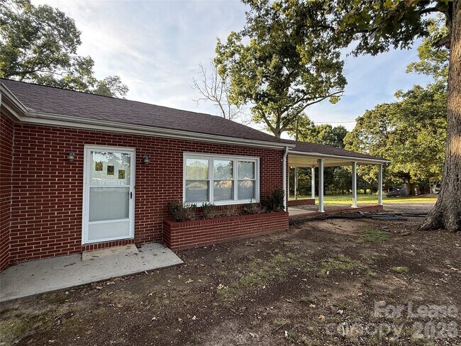 Building Photo - 430 Corinth Church Rd