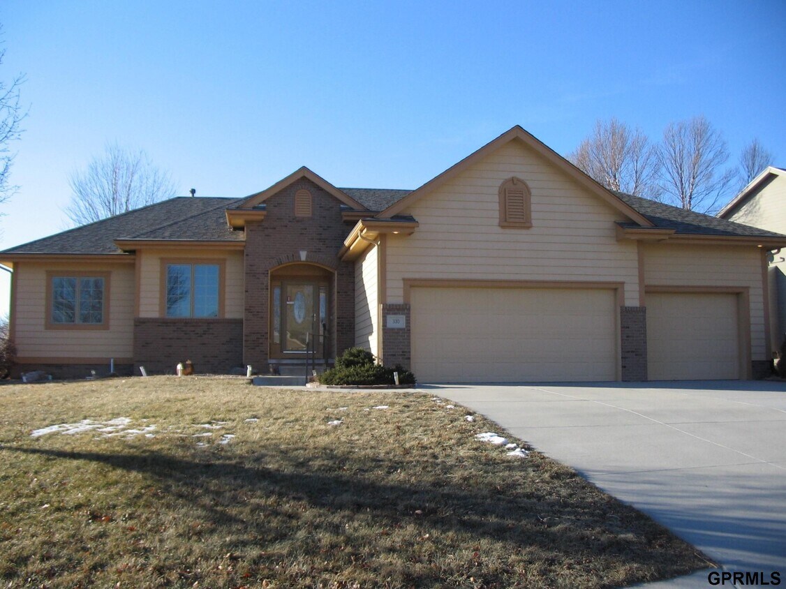 Primary Photo - 330 8th St Cir