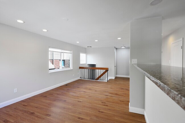 Foto del edificio - 9331 Neil Rd
