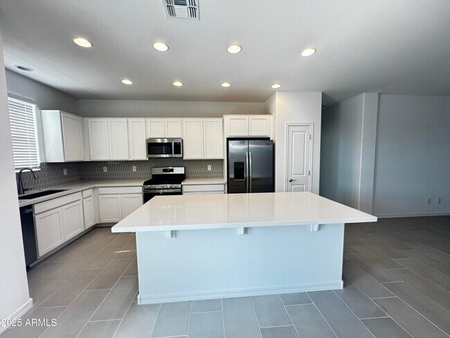 Foto del edificio - 9961 W Mitchell Ave