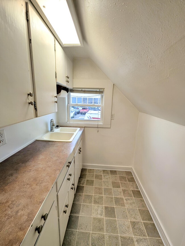 Building Photo - 306 2nd St NE