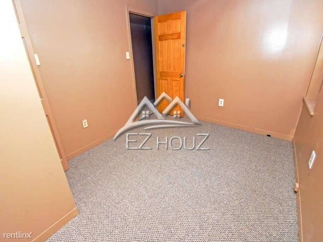 Building Photo - 1 br, 1 bath Apartment - 205 N Carey St,4