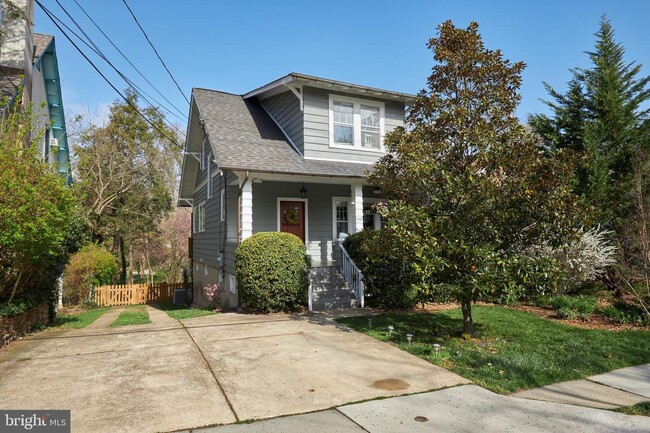 Building Photo - 7418 Carroll Ave