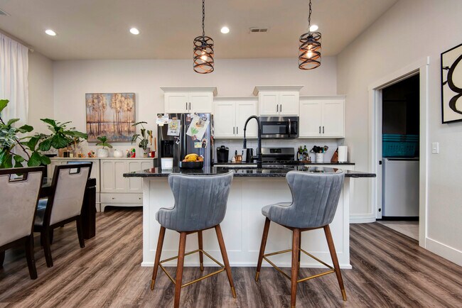 Foto del edificio - 2382 Athens St