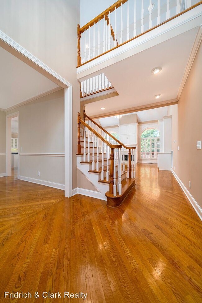 Building Photo - 5 br, 5.5 bath House - 609 Tonbridge Circle