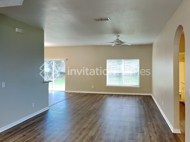 Building Photo - 1545 Sarus Ave