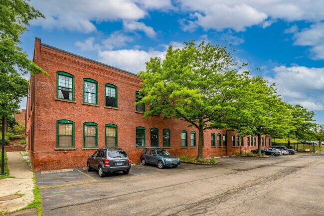 Building Photo - 1 Front St