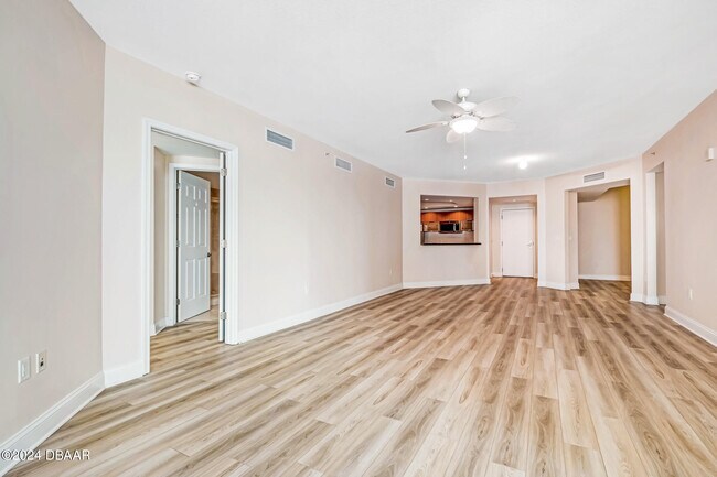 Building Photo - 241 Riverside Dr