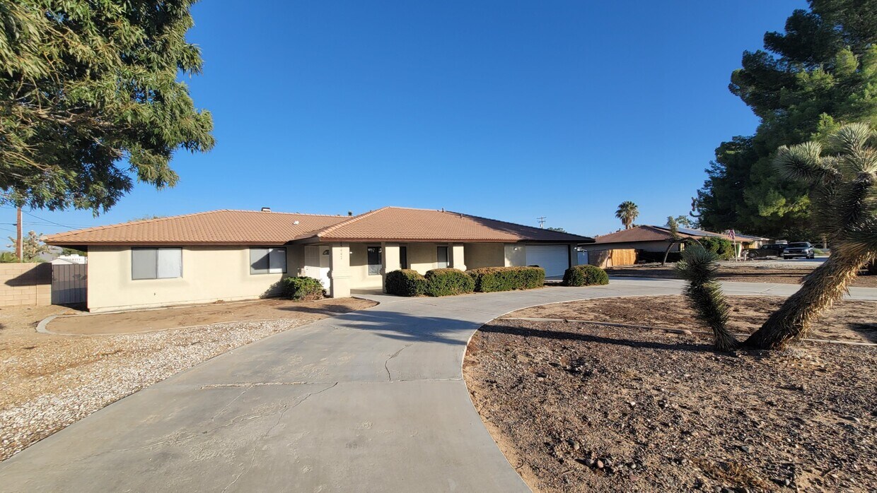Foto principal - 13447 Shawnee Rd