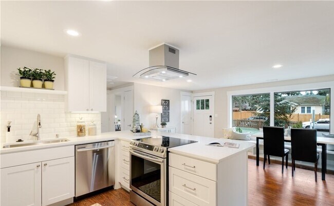 Building Photo - Spacious 3-Bedroom Home in Shoreline