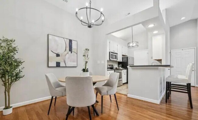 Foto del edificio - 13700 Modrad Way