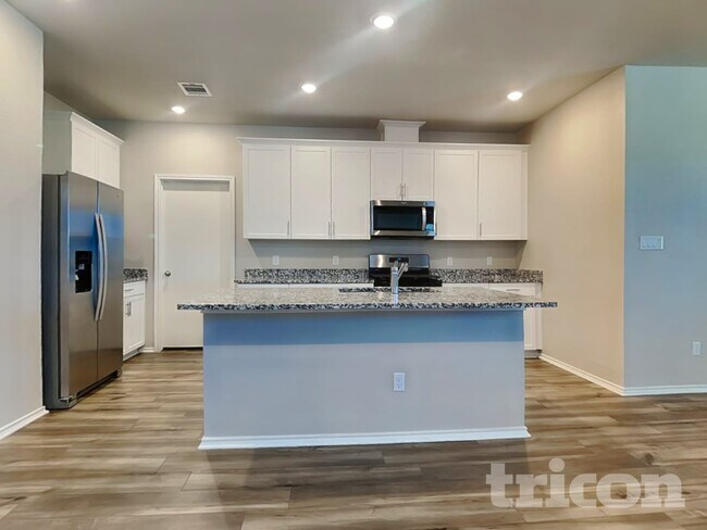 Foto del edificio - 5124 Saddle Clb Dr