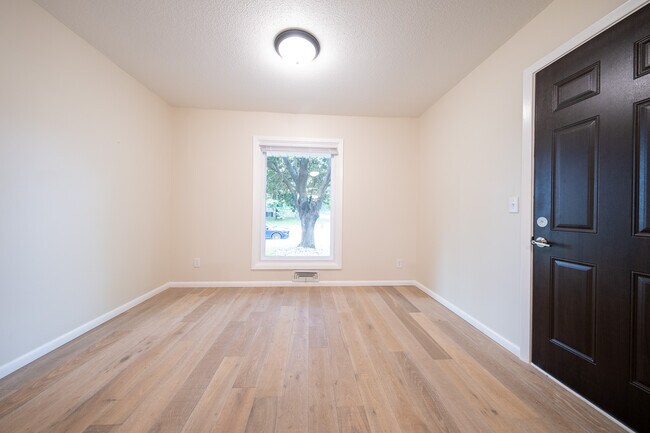 Foto del edificio - 14200 Elgin Ct