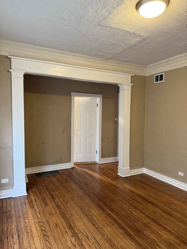 Building Photo - 5658 S Honore St