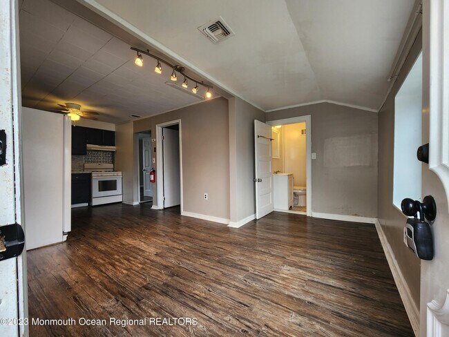 Building Photo - 24 Oceanview Ave