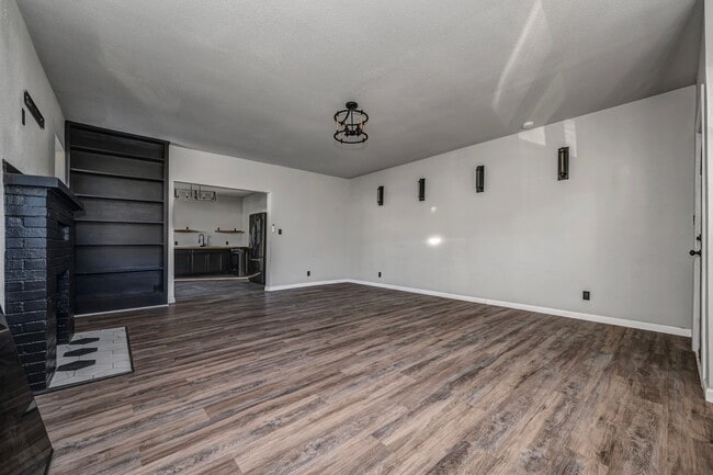 Building Photo - New 3 Bedroom 2 Bath on Stanley SW