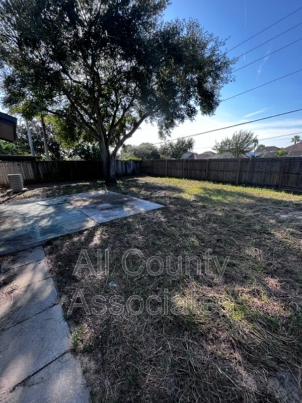 Foto del edificio - 1011 Idlebriar Way