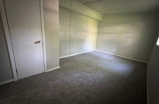 Foto del edificio - 2122 N Florence Ave