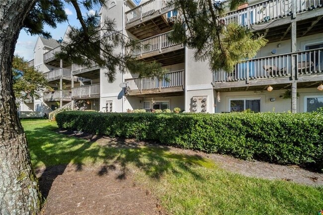 Foto del edificio - 9535 Bay Front Dr