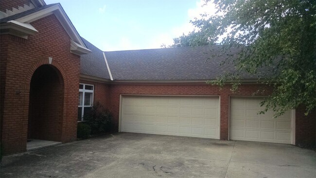 Building Photo - 8618 Hearthstone Dr