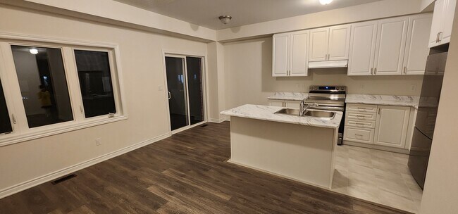 Photo du bâtiment - 51 Sapphire Way