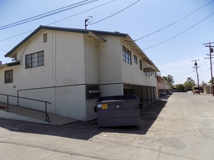 Building Photo - 3820 Bryn Mawr Dr