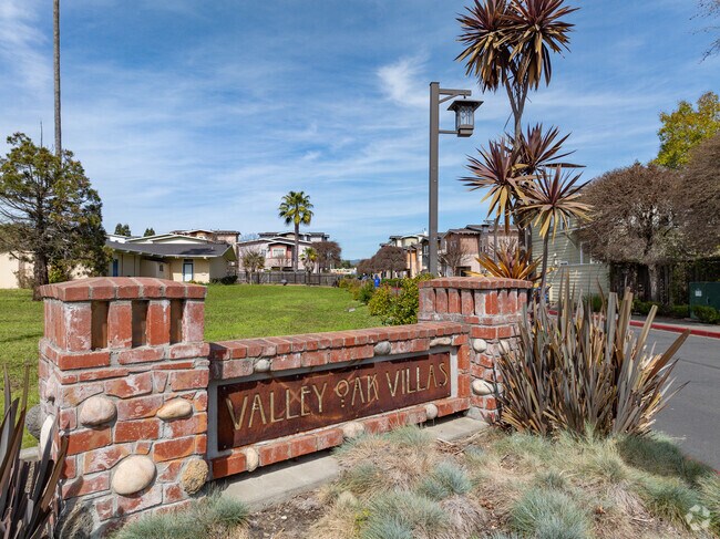 Letrero de propiedad - Valley Oak Villas