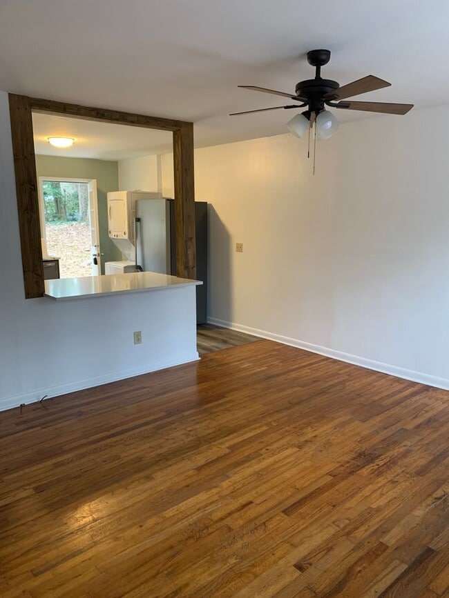 Building Photo - Renovated 2/1 on Cone Street