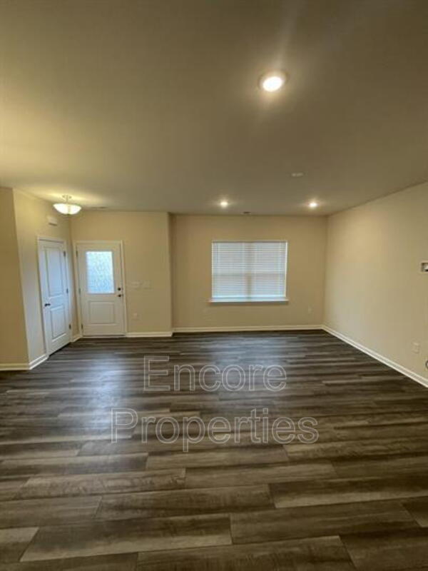 Building Photo - 305 Ribbon Rail St