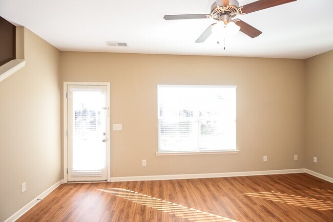 Foto del edificio - 457 Highland Falls Dr
