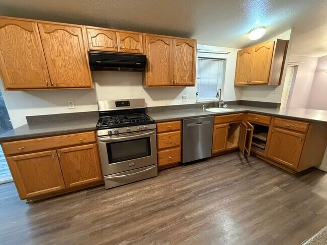 Foto del edificio - Large 3 Bedroom with Shop