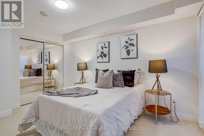 Building Photo - 295 Adelaide St W