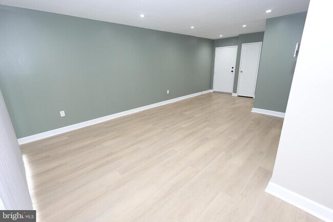 Foto del edificio - 6984 Hanover Pkwy